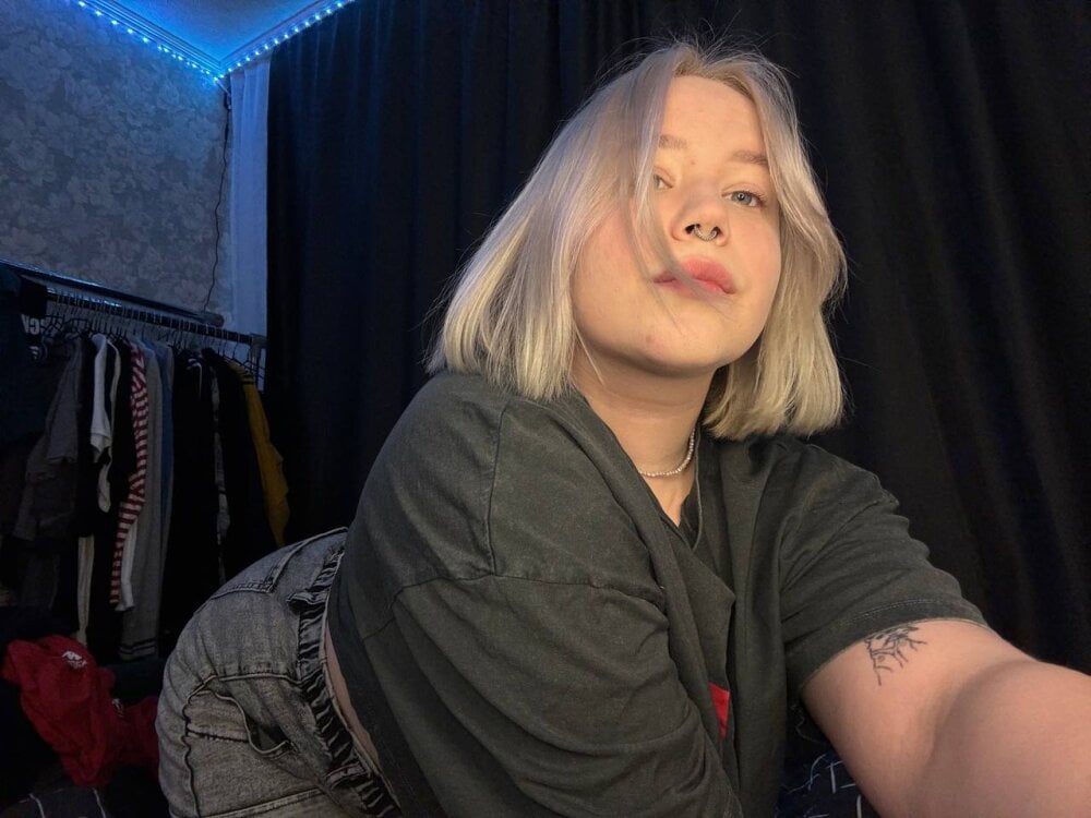 Alice_West profile