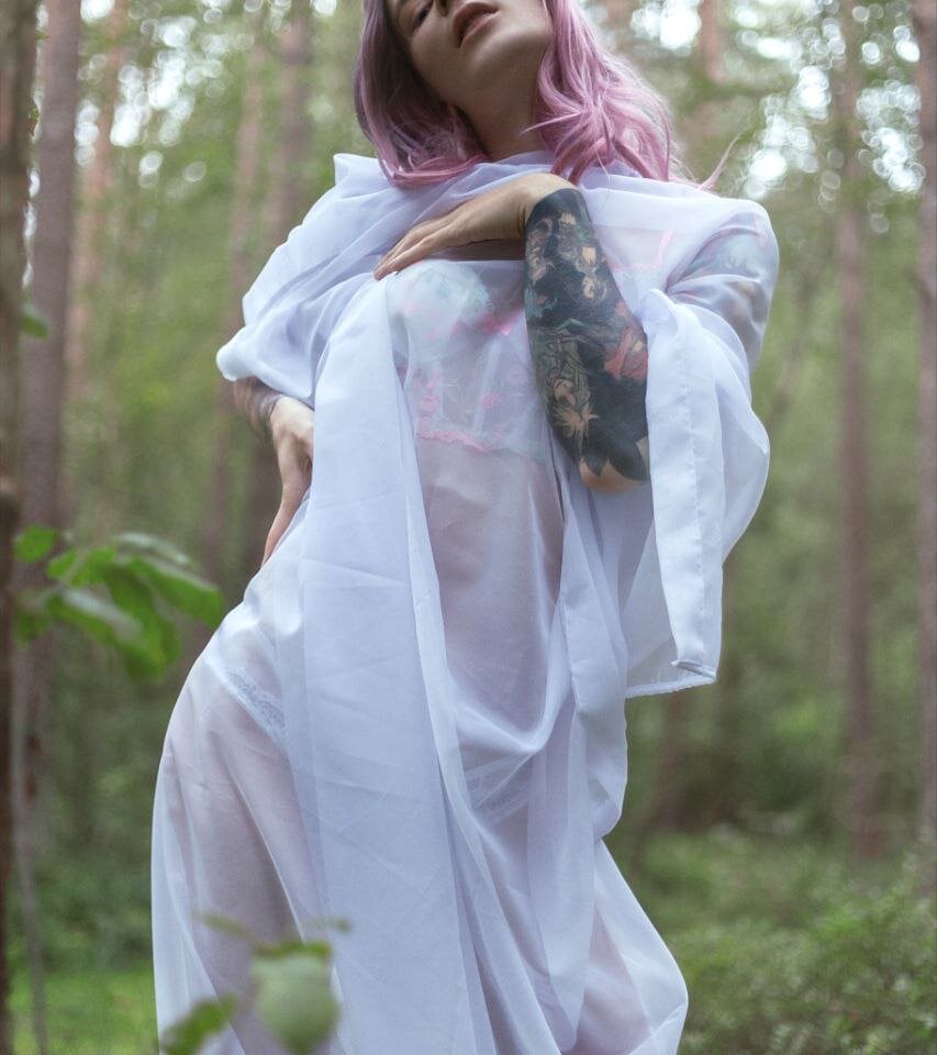 Julia_doll profile