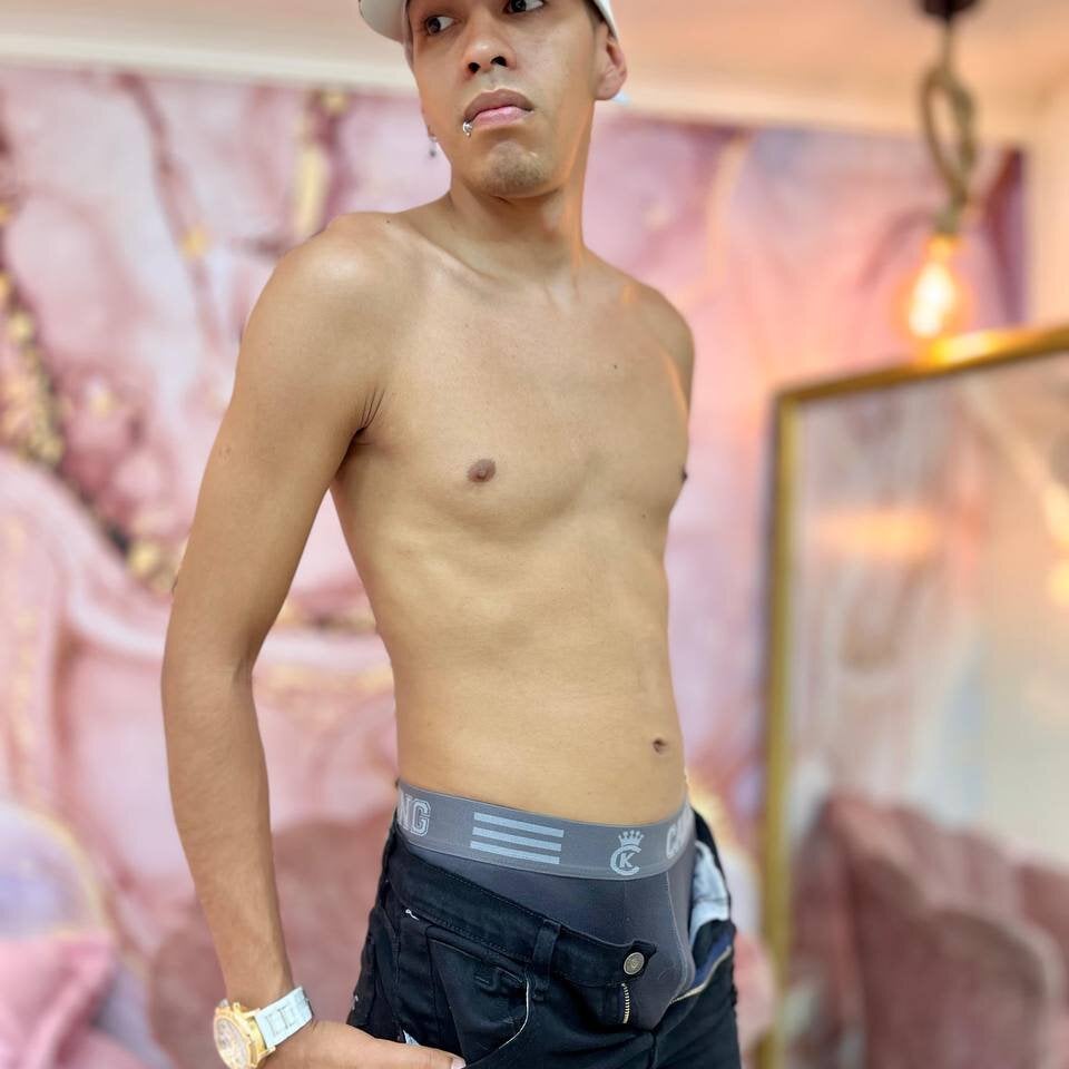 Bvlgar_Guys' Offline XXX Chat