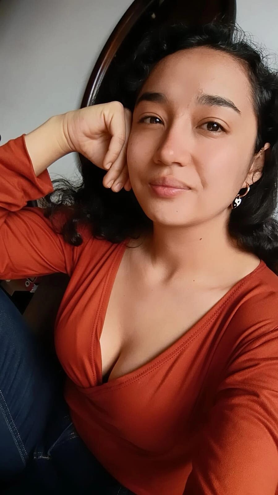 Lexa_shy