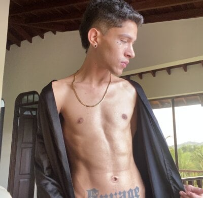 Samuel_Suarez Male C2c Free Cam Strip