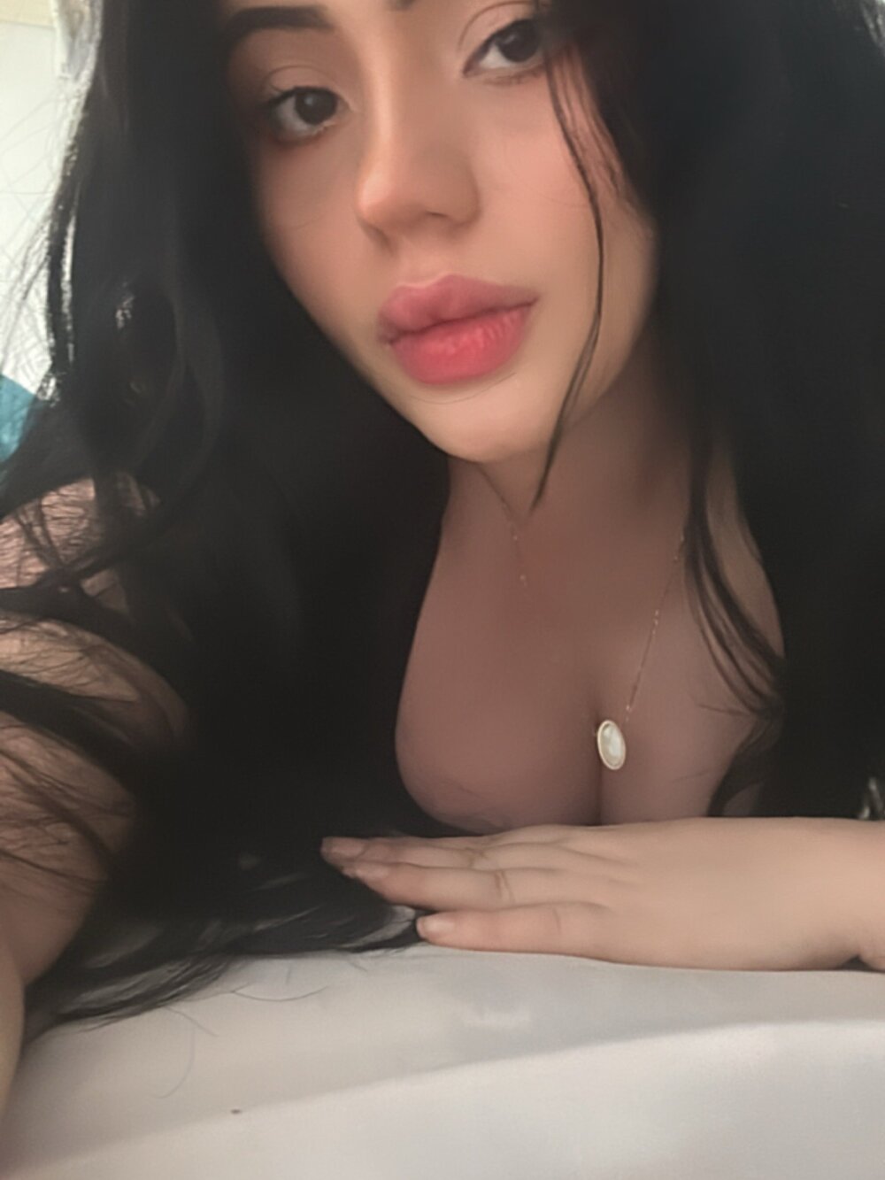 amateursex-livecam.com slavmun livesex profile in curvy cams