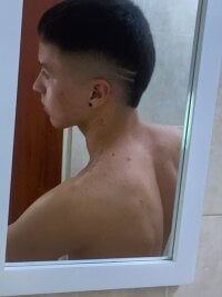 Cumandres18's webcam live show
