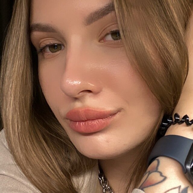 EllieNextDoor