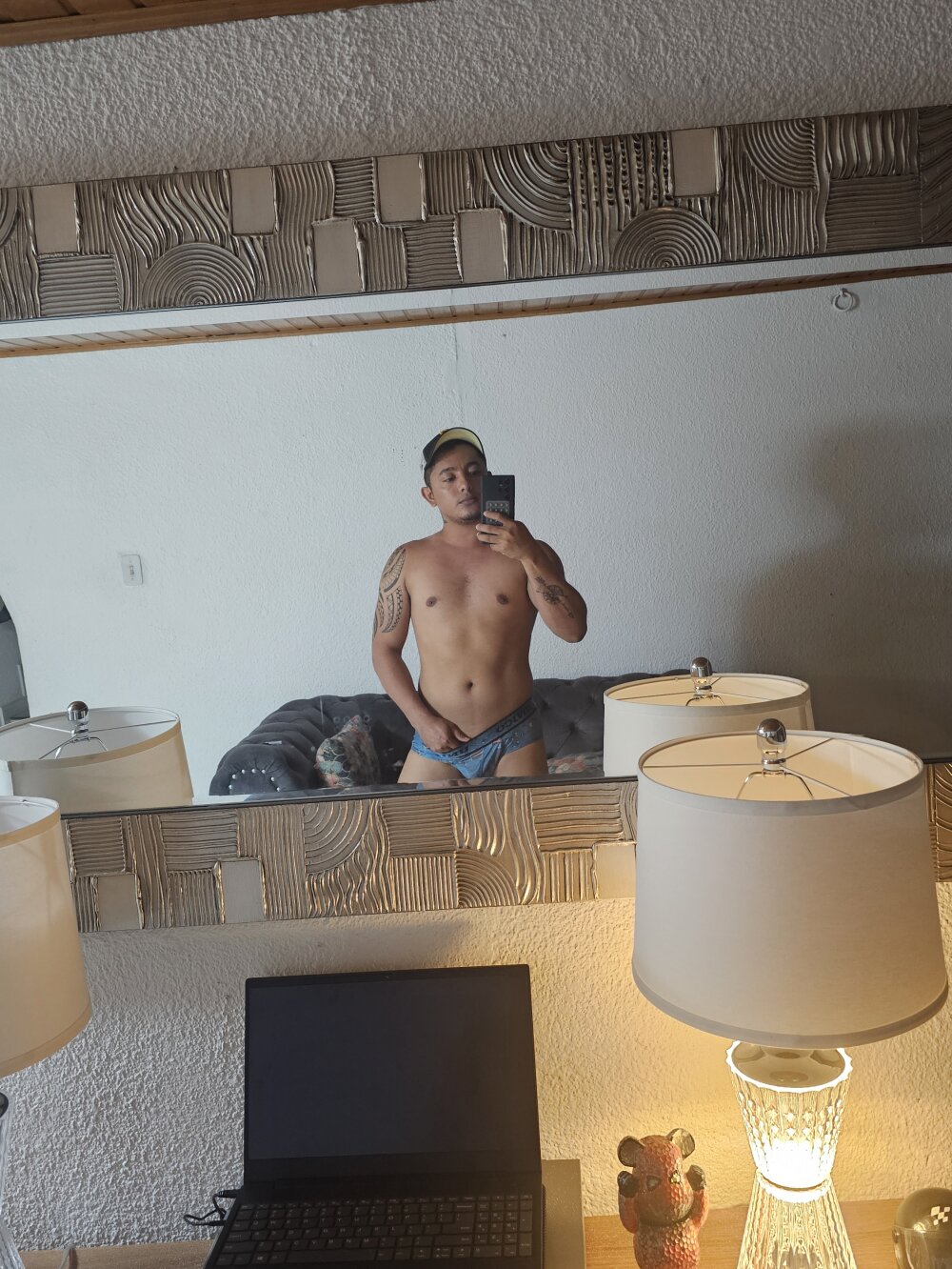 Aramis_Hot profile