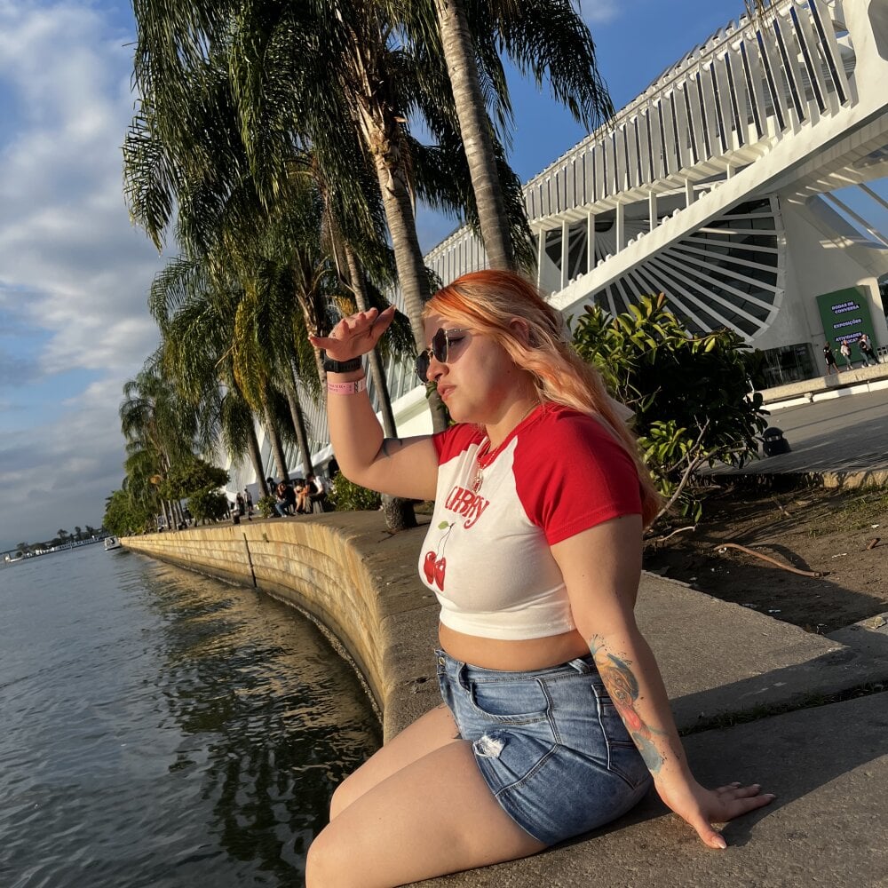 sophiaweestt99 from stripchat