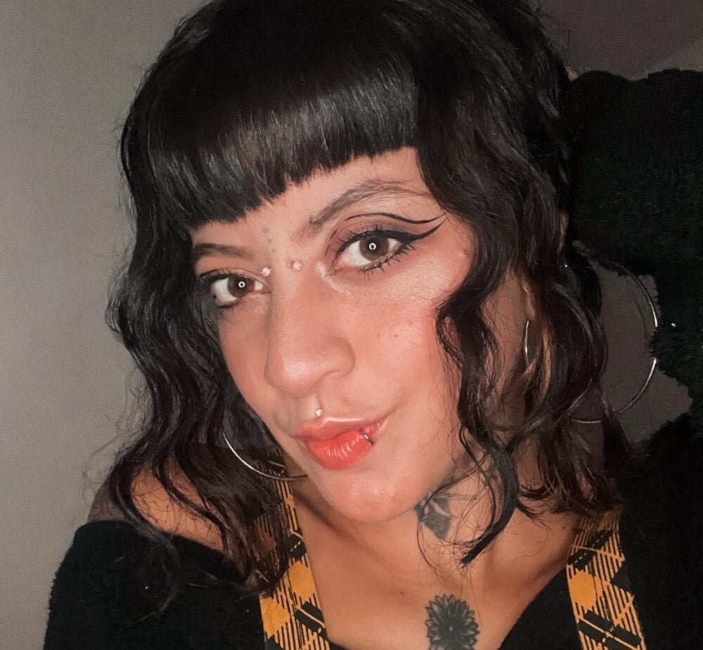 Emmy_desirelle profile