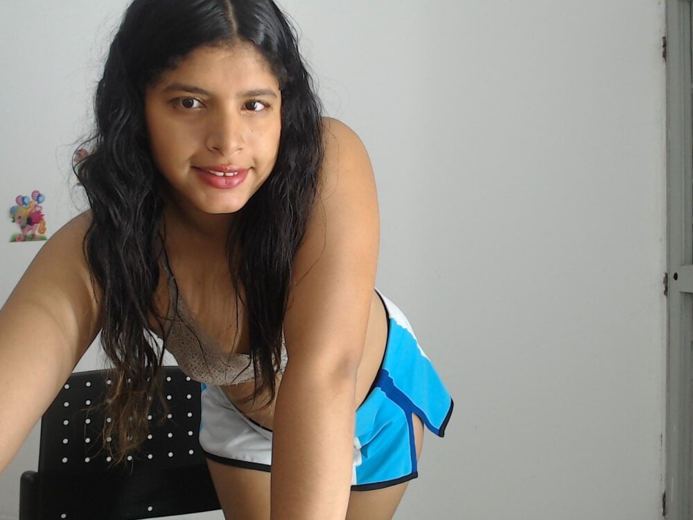 Live sex webcam photo for Anabel_Dirty19xxx #290058166