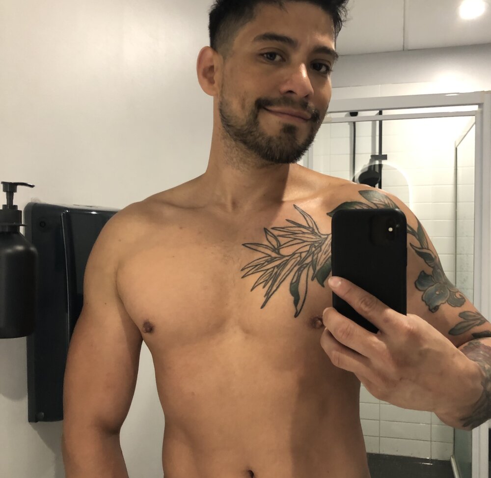 Live sex webcam photo for Archie_torres #290386042