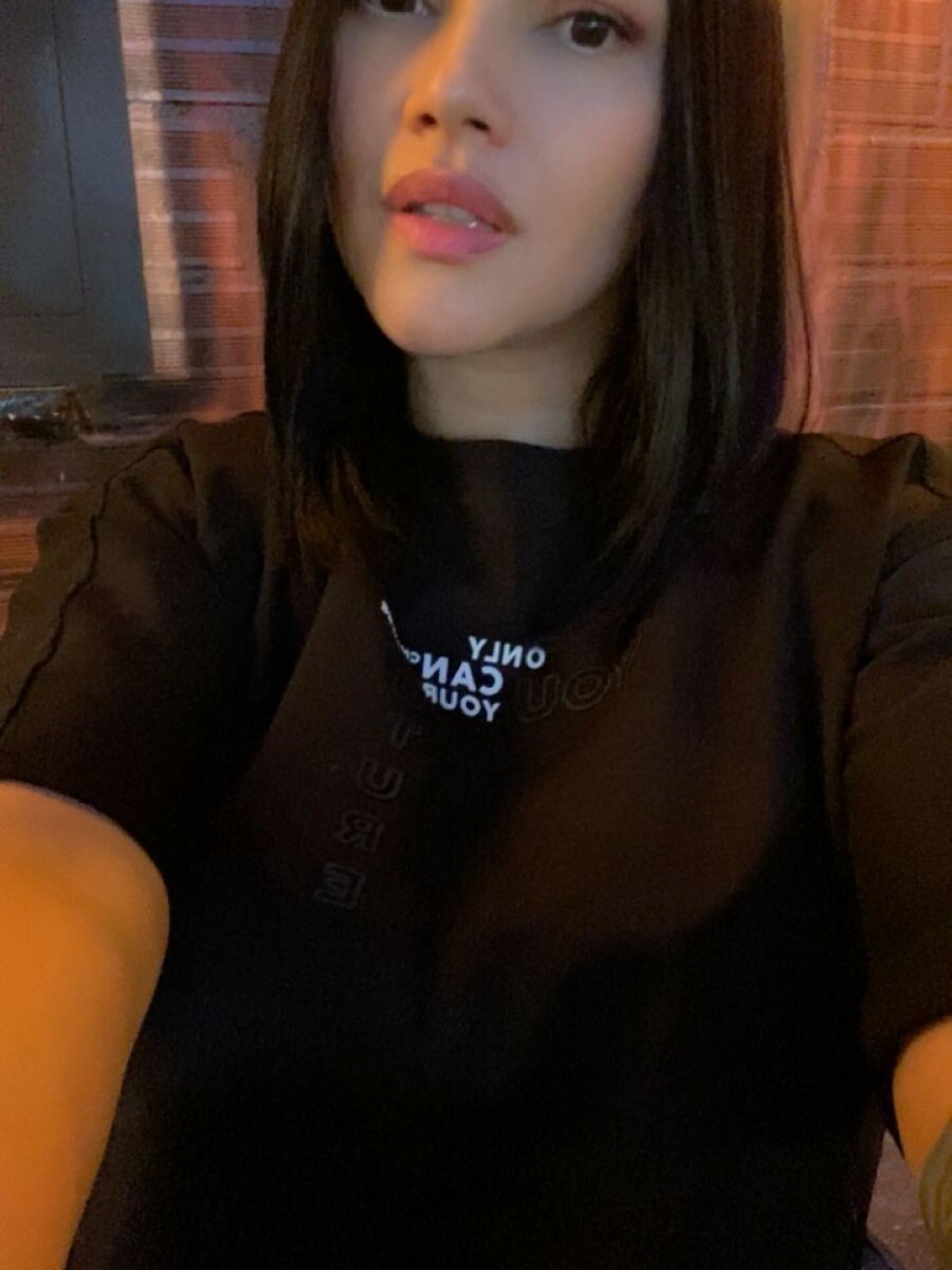 vaniaa95's Offline XXX Chat