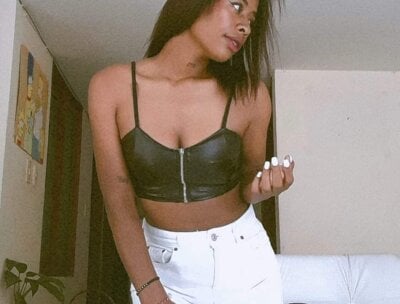 avaa_brooks 📎 chatroom