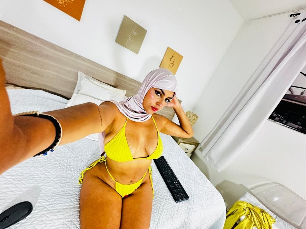 lea_nahid from stripchat