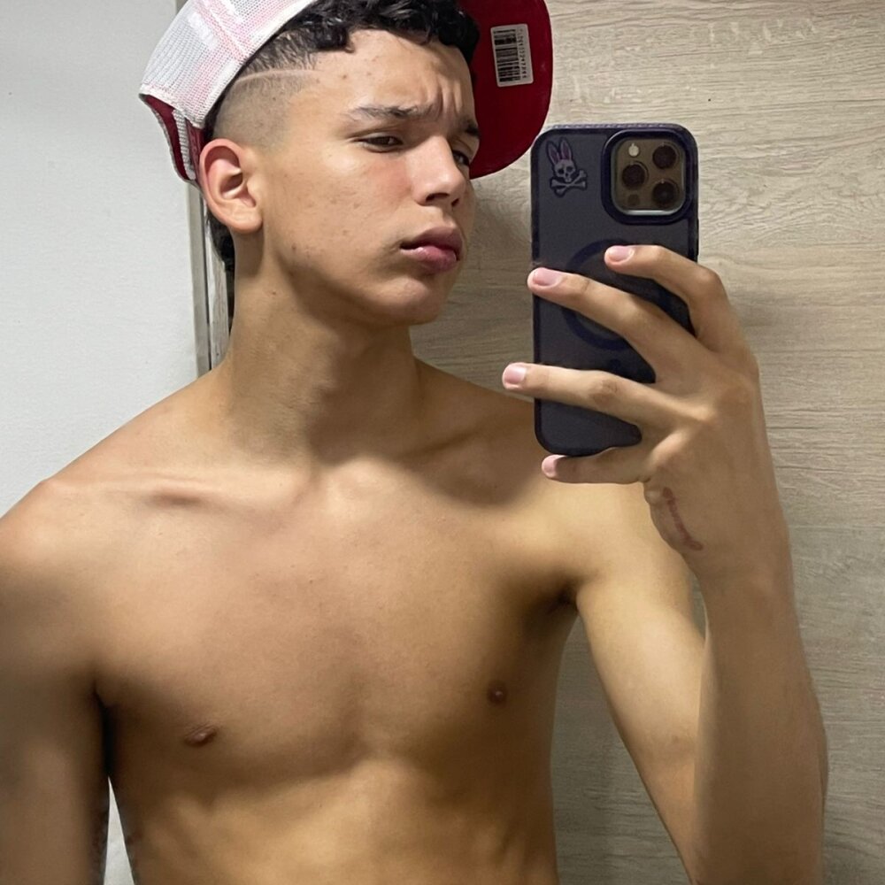 Axel_tiwn_ profile