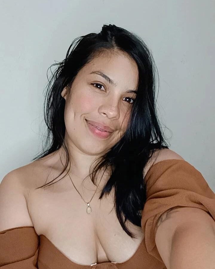 amateursex-livecam.com bella_valery livesex profile in brown-hair cams