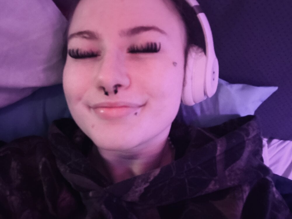 sexlivecamsites.com sluttysmiley livesex profile in your-bad-thoughts-do-them-with-me cams