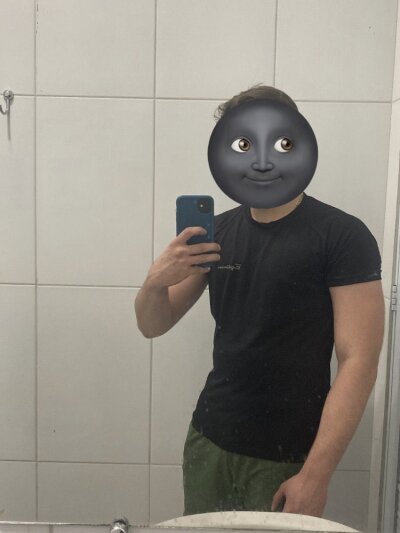 Tylerr2303 Live Cam on StripChat