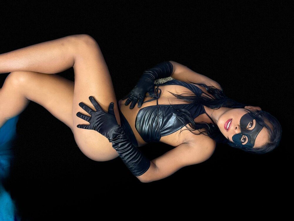 Live sex webcam photo for EmilyTsSweet #289959776