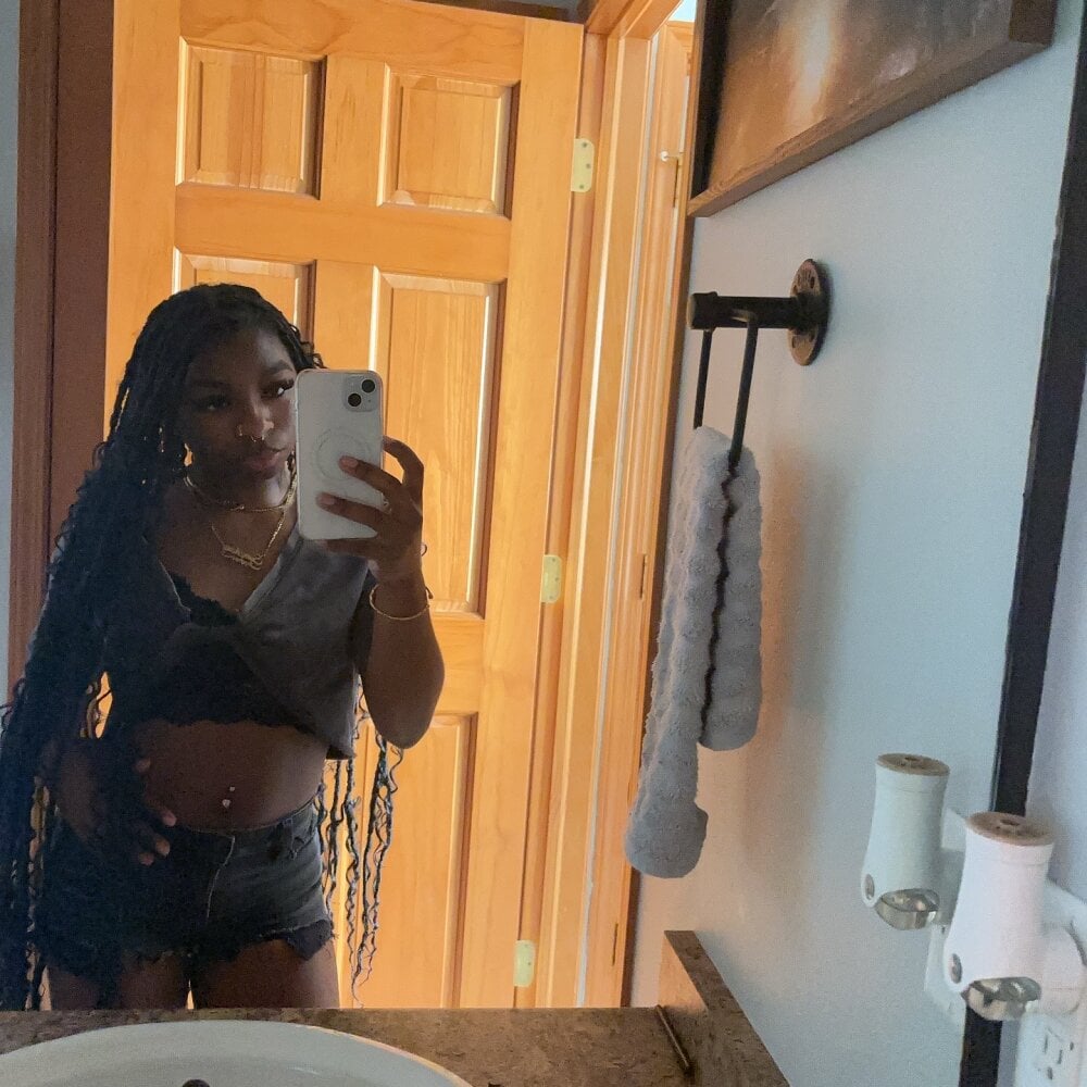 watchgirlcam.com harmonyxlover livesex profile in a-private-studio-in-the-forest-in-the-philippines cams