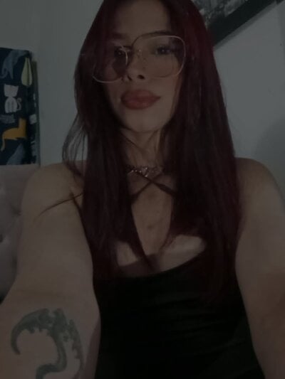 Cristalgirlcute Female Dildoorvibratoranal Online Webcam Striptease