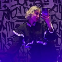 Frances_Luna_'s Offline Chat Room