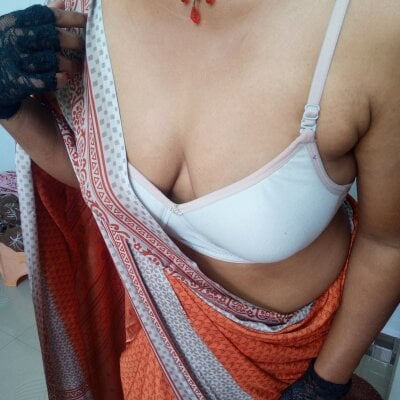 adult cam Abinaya Chennai