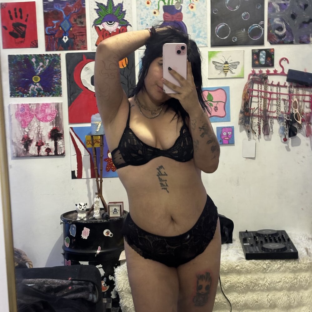 onaircams.com lolamuamua livesex profile in in-the-matrix-on-chaturbate cams