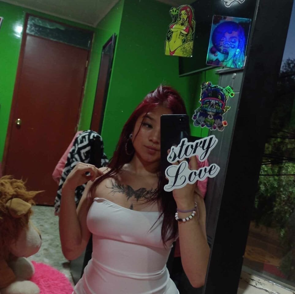 Clohe_web09 live cam model at StripChat