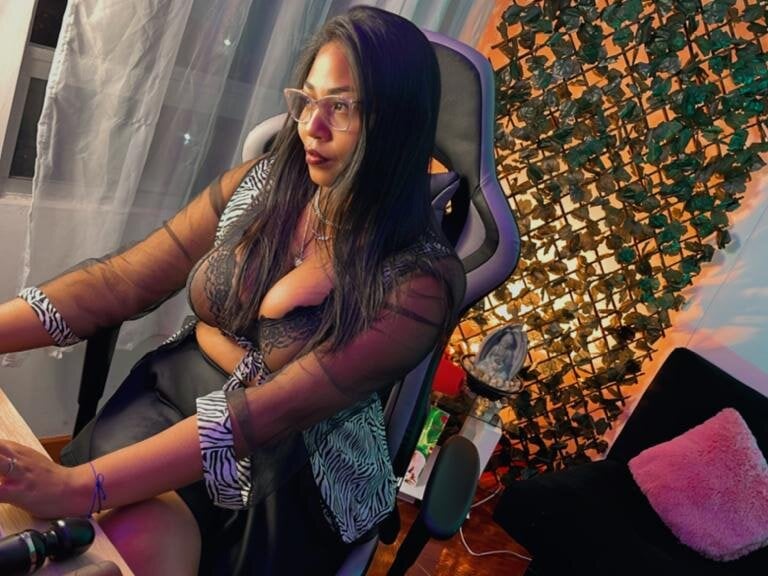 Live sex webcam photo for 420Geminis #289915555