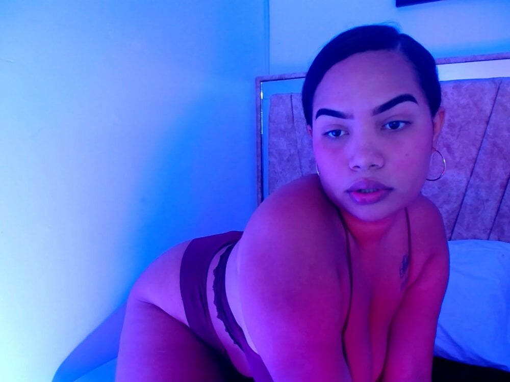 Ambar_betamcour's Offline XXX Chat