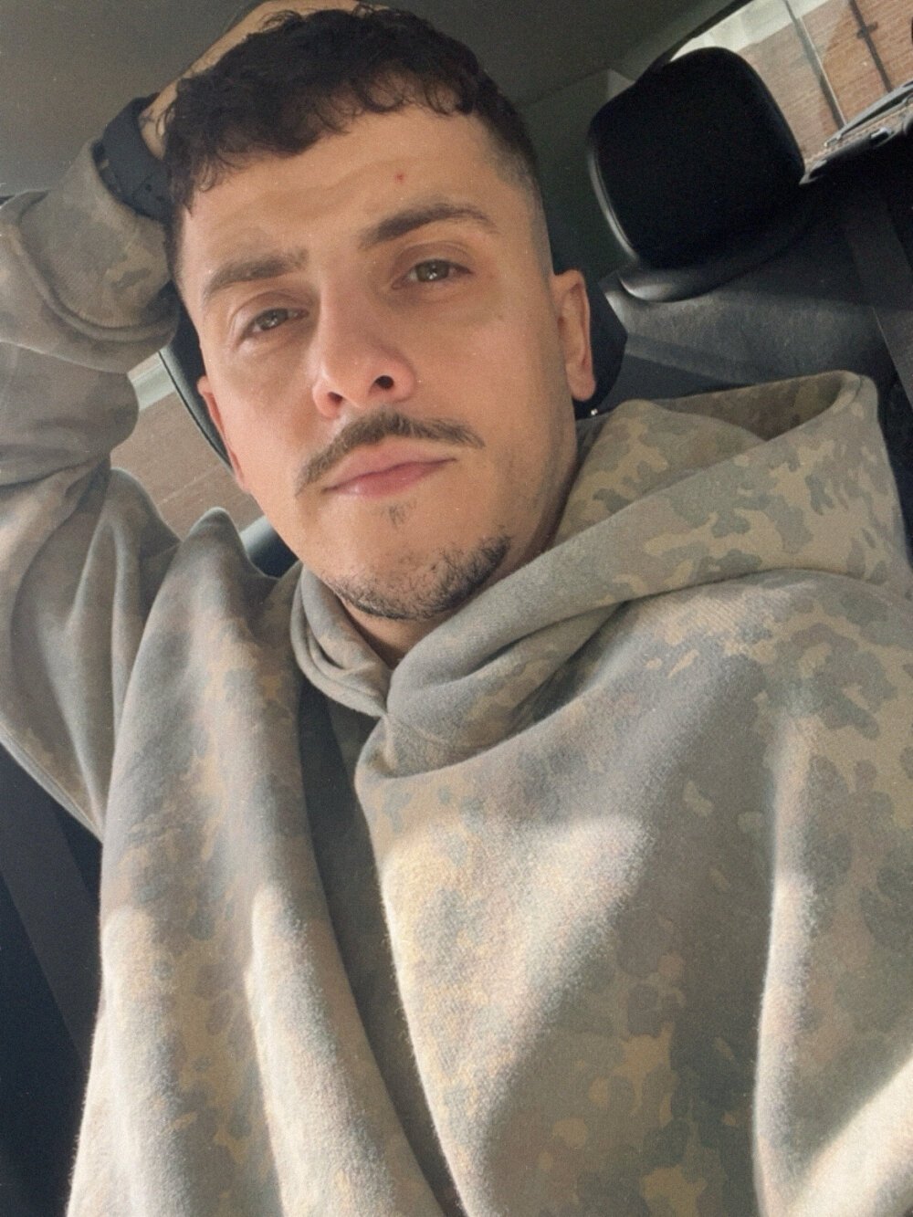 92_mikeyy Offline XXX-Chat