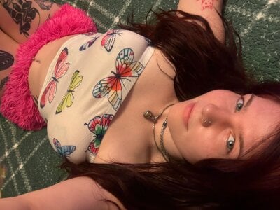 urfavwhitegirl888 Live Cam on StripChat and RICams