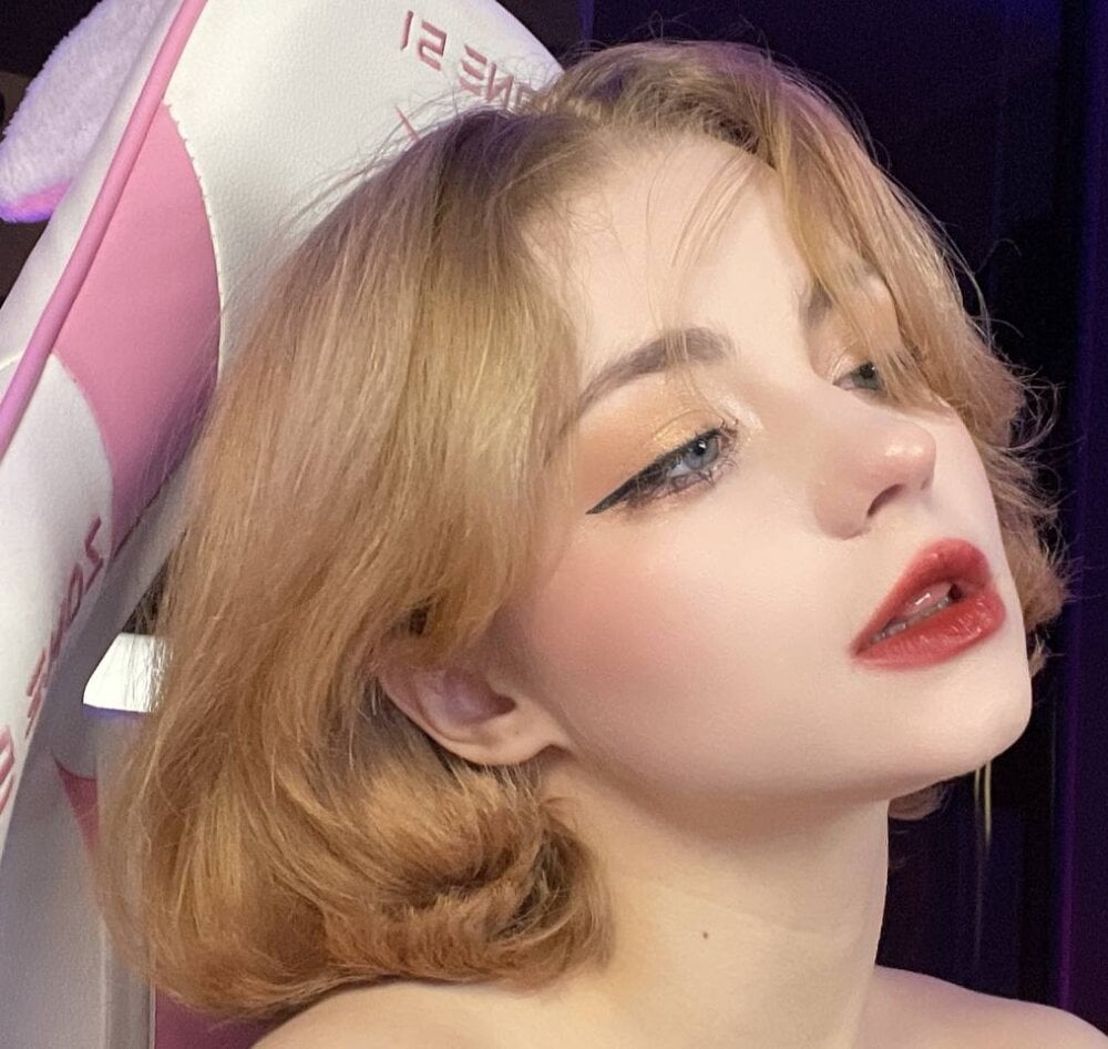 sexlivecamsites.com little__emily livesex profile in usa-originally-from-australia cams