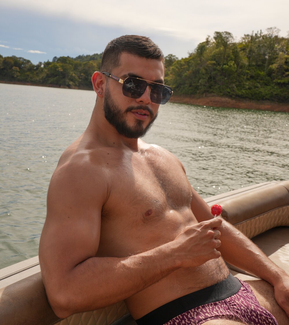 dimitri_bass from stripchat