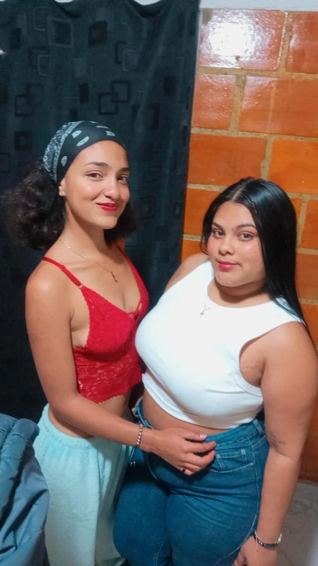 Mia_and_Roxie