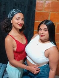 Mia_and_Roxie's webcam live show