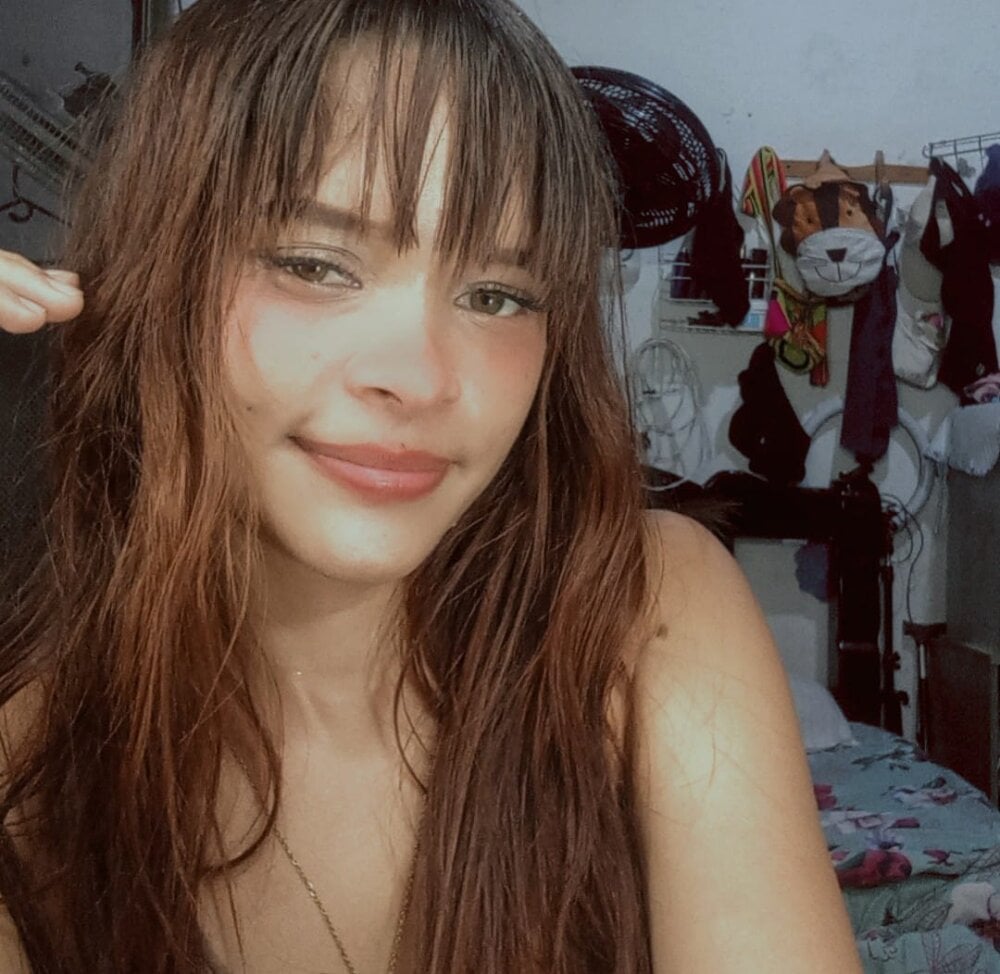 elivecams.com sheyla_edenroom livesex profile in i-dont-cam-here-much-anymore-but-i-will-pop-on-at-random-times cams