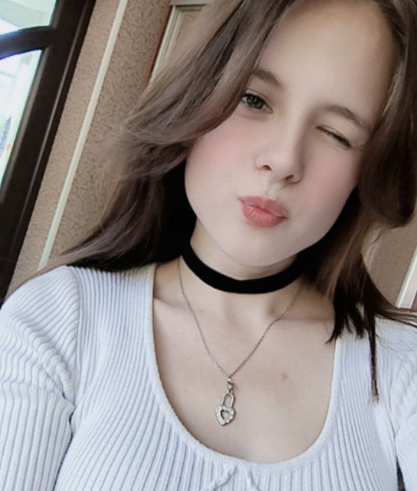 247camsex.com karolinasky livesex profile in in-the-country-of-love-can-you-guess cams