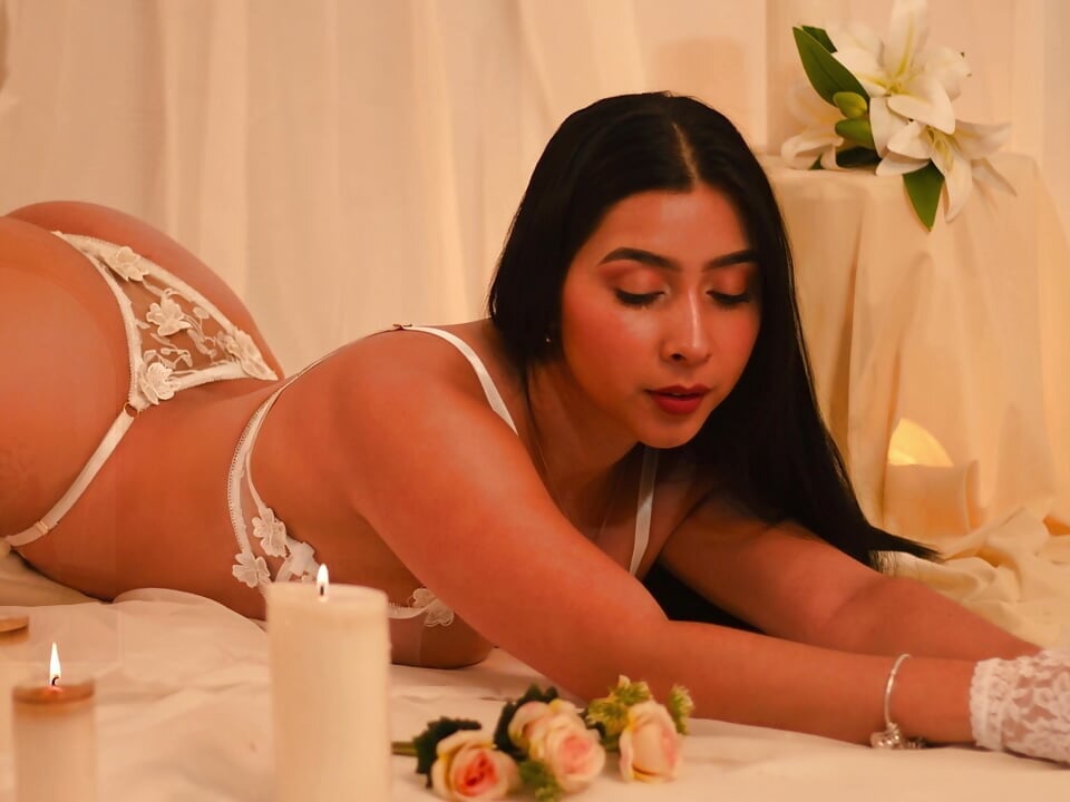 livesex.fan charlotte_shelby_ livesex profile in in-the-paradise-of-sins cams