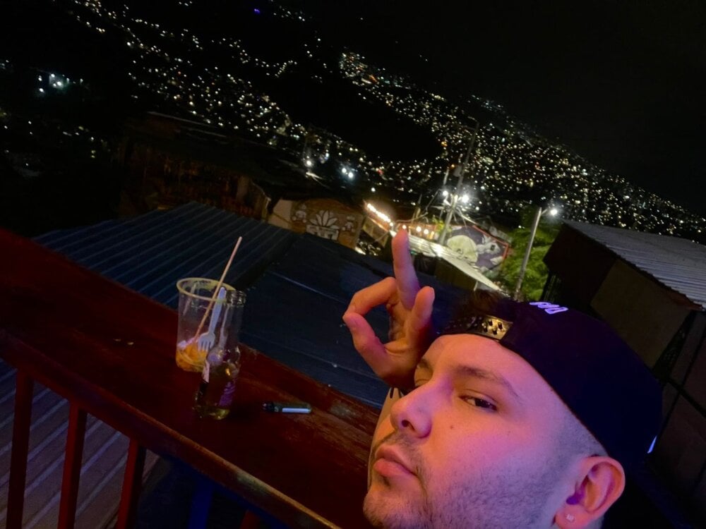 salvatore_sexy from stripchat