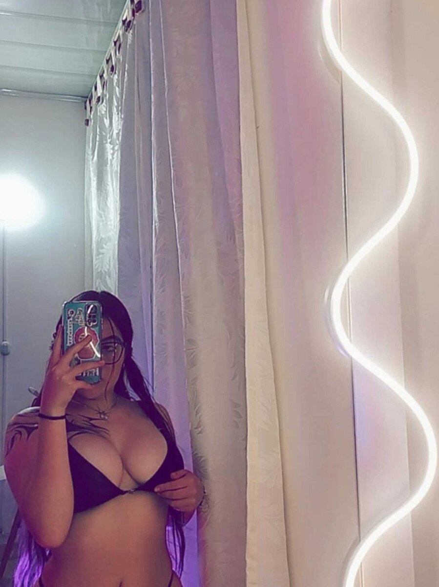 watchgirlcam.com meridadunbroch livesex profile in habibis-mansion cams