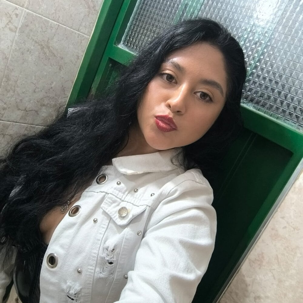 stripchat electra_martin webcam profile pic via amateursex-livecam.com