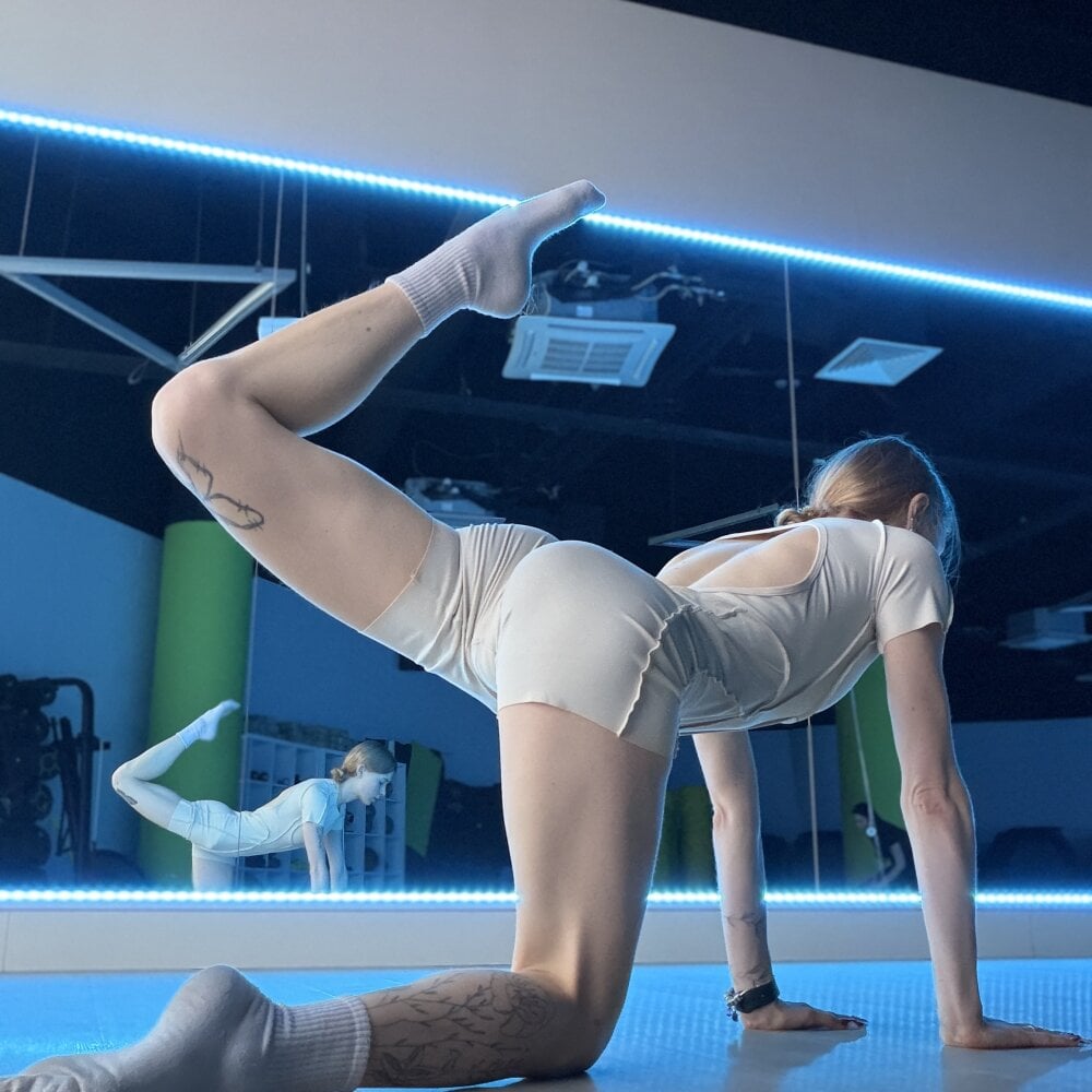 glamcambabes.com flexiblegirl livesex profile in in-amazing-city cams