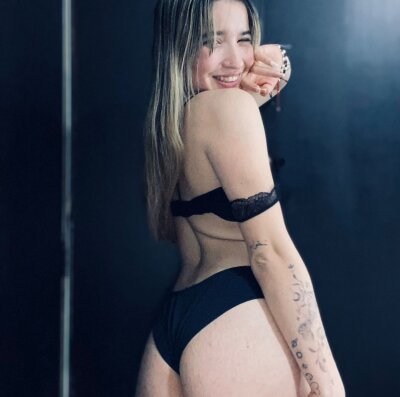 adele_thompson from stripchat