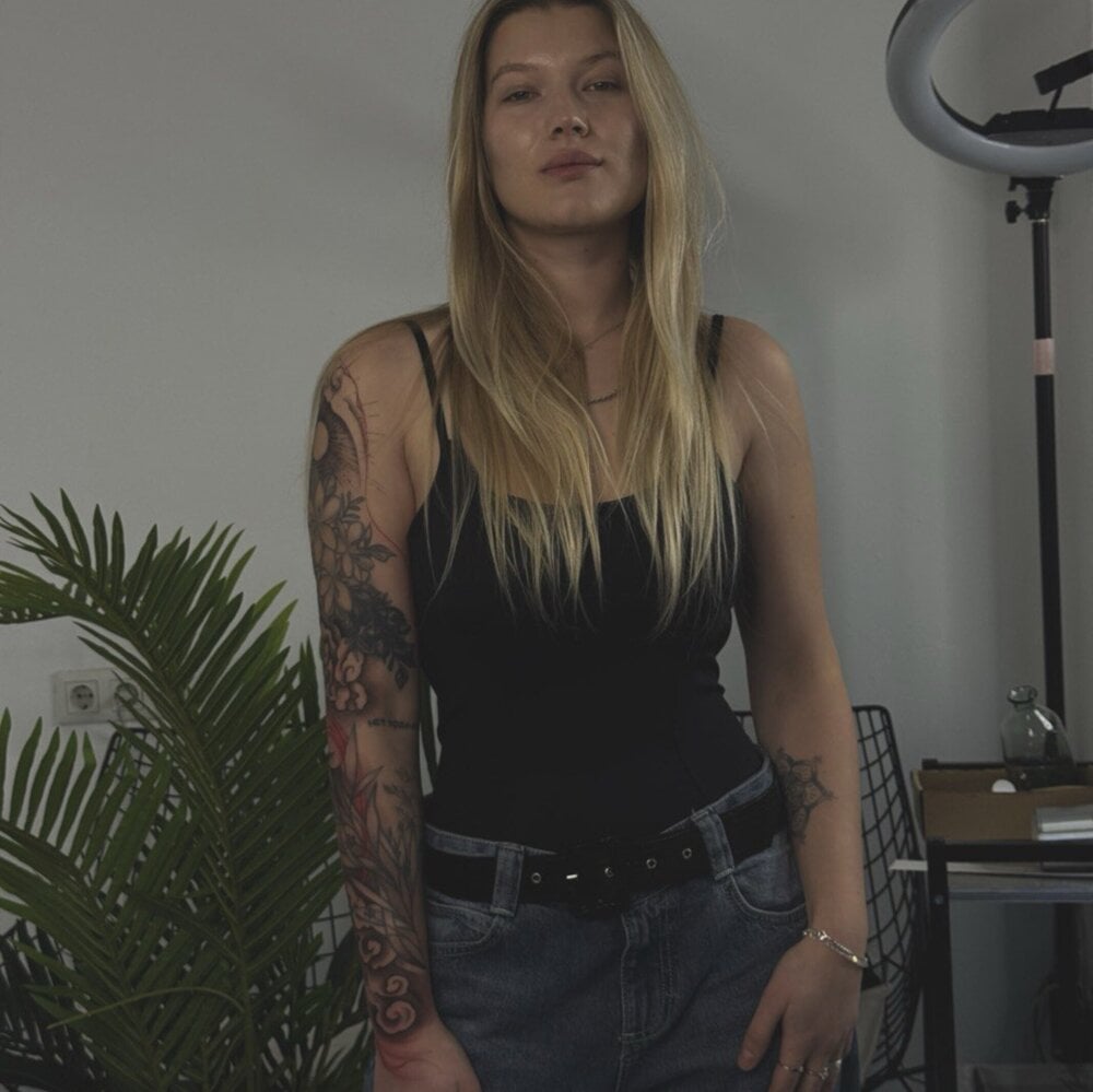 sexlivecamsites.com sora_wayde livesex profile in in-your-darkest-and-lustful-dreams cams