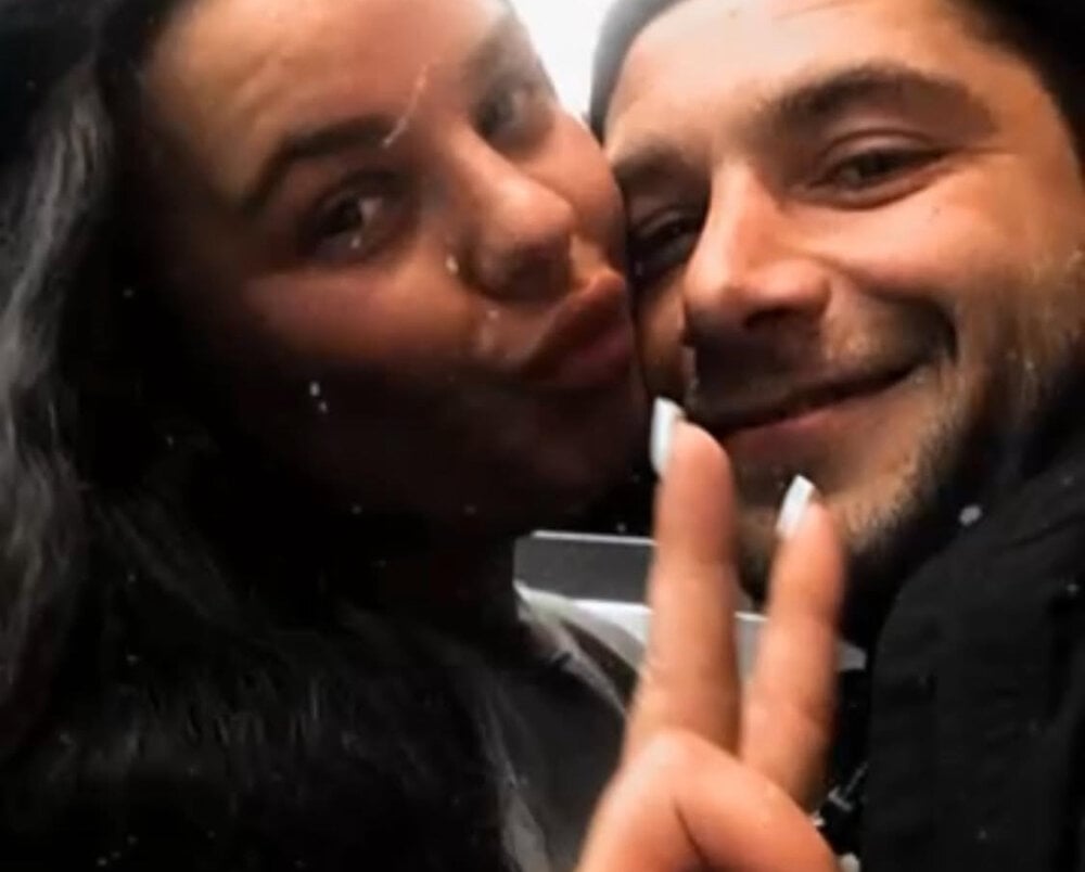 Kinkycouple142's Offline XXX Chat