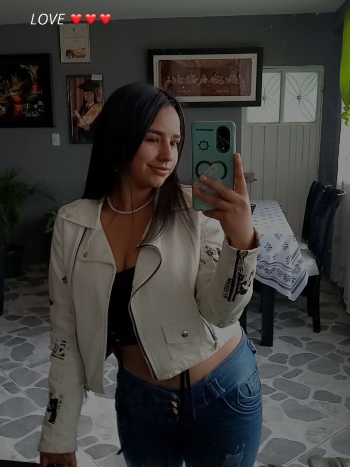 Bella_Haimi offline XXX-chat