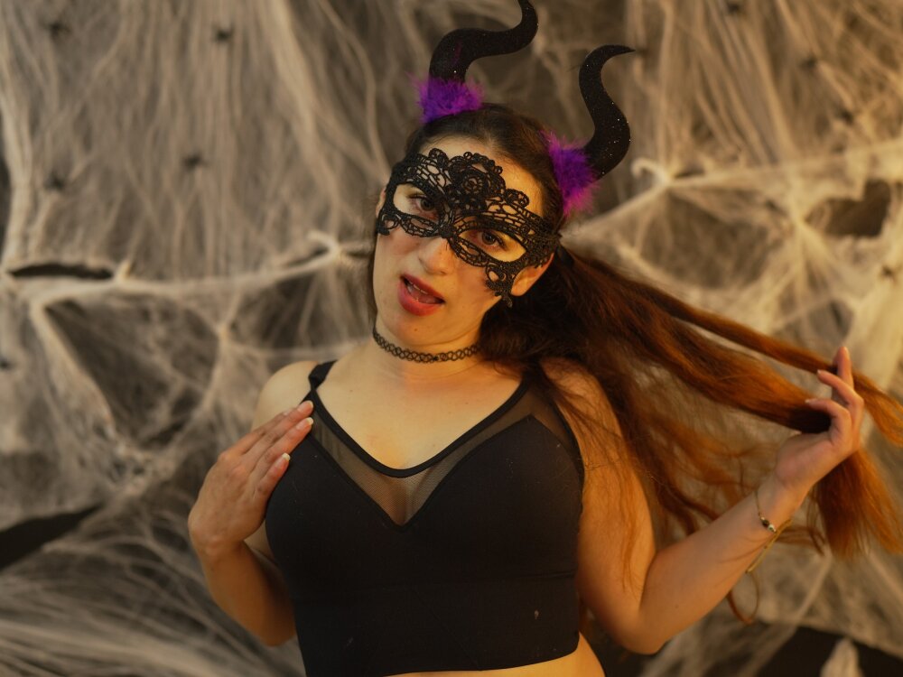 Live sex webcam photo for CharloteTaylor_ #290106971