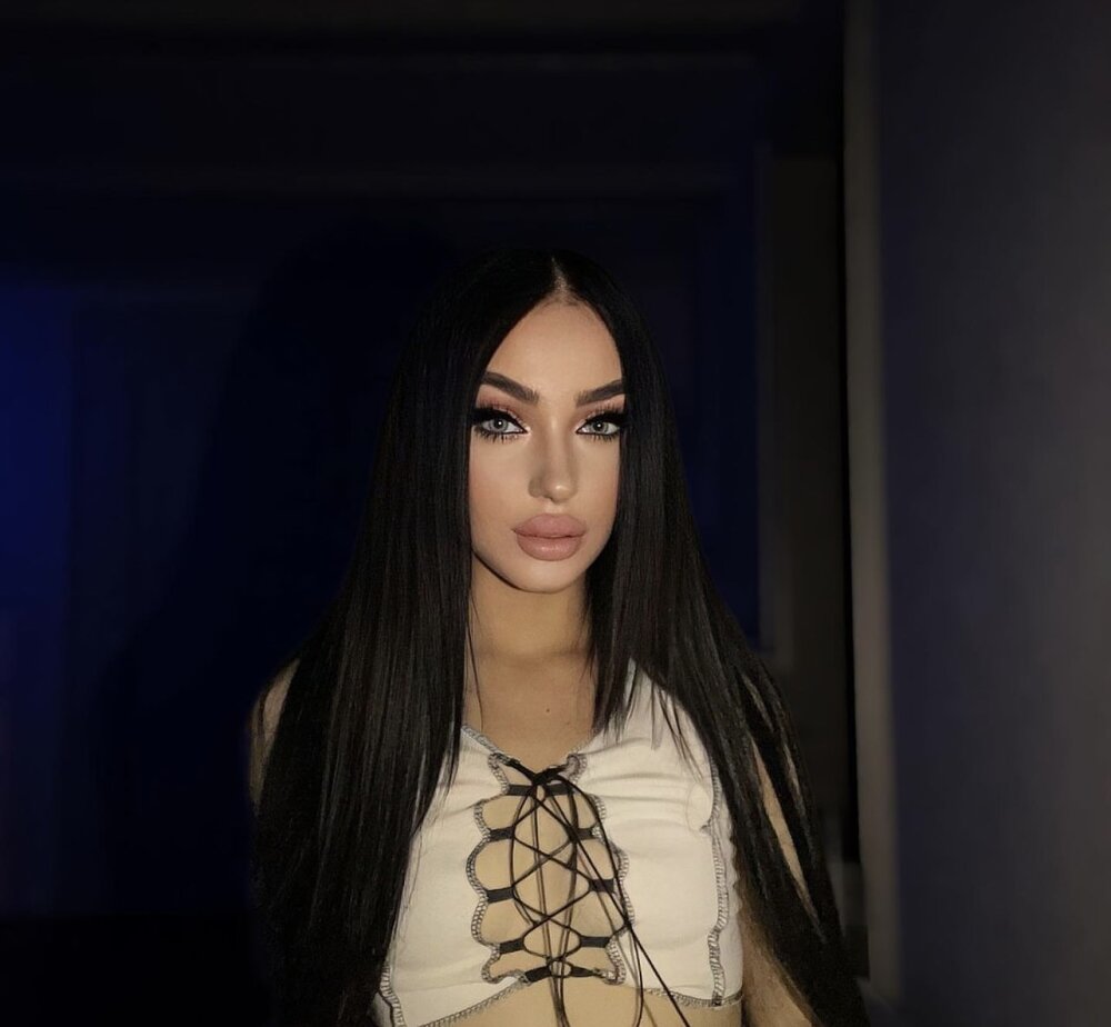 Jade_Silver Adlı Modelin Çevrimdışı XXX Sohbeti