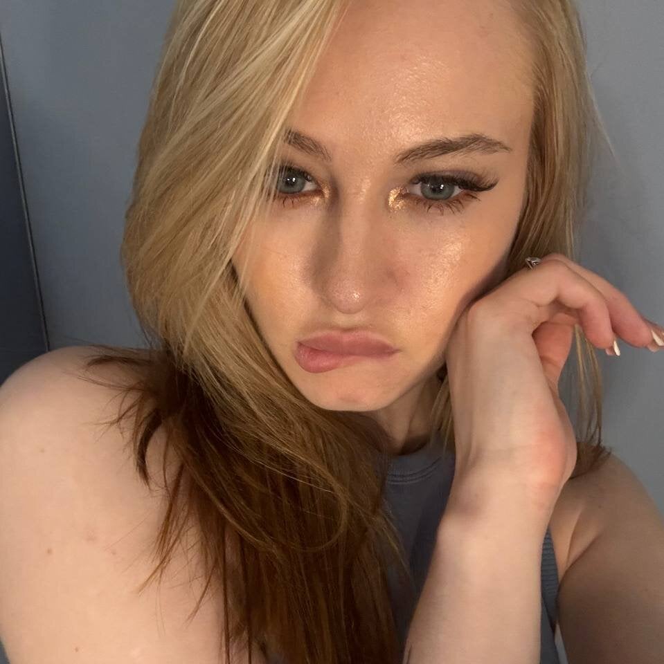 MarisLopaz live cam model at StripChat