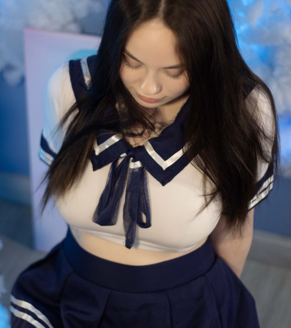 Alice_Moondark live cam model at StripChat